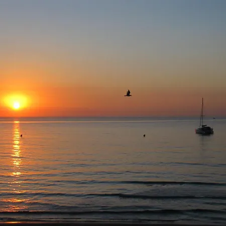Apartment Excepcional Amanecer Al Borde De Playa Y Mar, En Roquetes