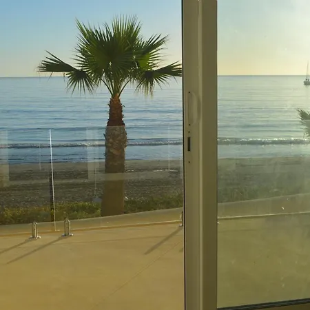 Excepcional Amanecer Al Borde De Playa Y Mar, En Roquetes Apartment