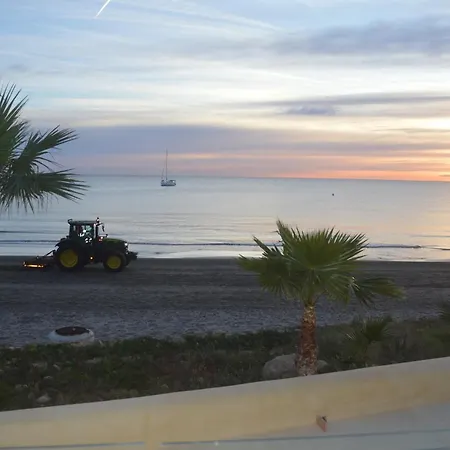 Excepcional Amanecer Al Borde De Playa Y Mar, En Roquetes Apartment