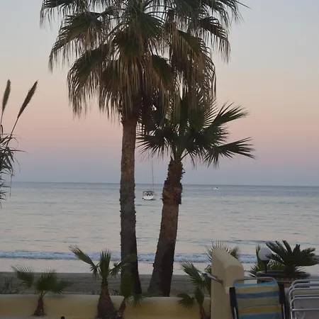 Excepcional Amanecer Al Borde De Playa Y Mar, En Roquetes