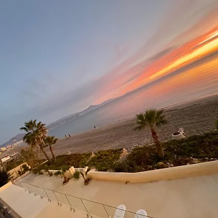 Excepcional Amanecer Al Borde De Playa Y Mar, En Roquetes