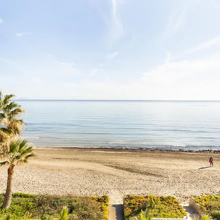 Excepcional Amanecer Al Borde De Playa Y Mar, En Roquetes