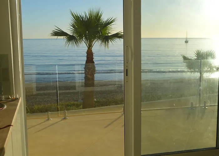 Excepcional Amanecer Al Borde De Playa Y Mar, En Roquetes Appartement
