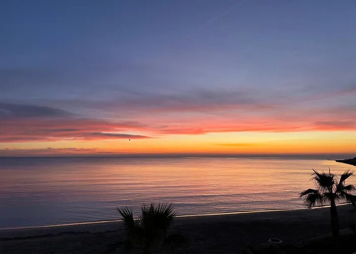 Excepcional Amanecer Al Borde De Playa Y Mar, En Roquetes *