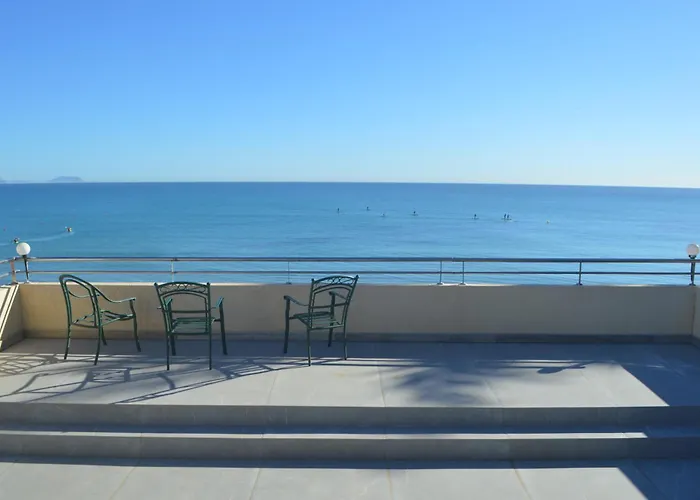 Excepcional Amanecer Al Borde De Playa Y Mar, En Roquetes