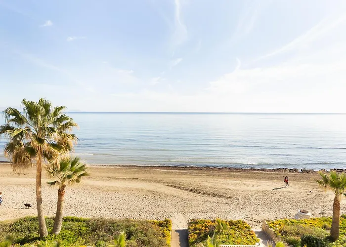 Excepcional Amanecer Al Borde De Playa Y Mar, En Roquetes